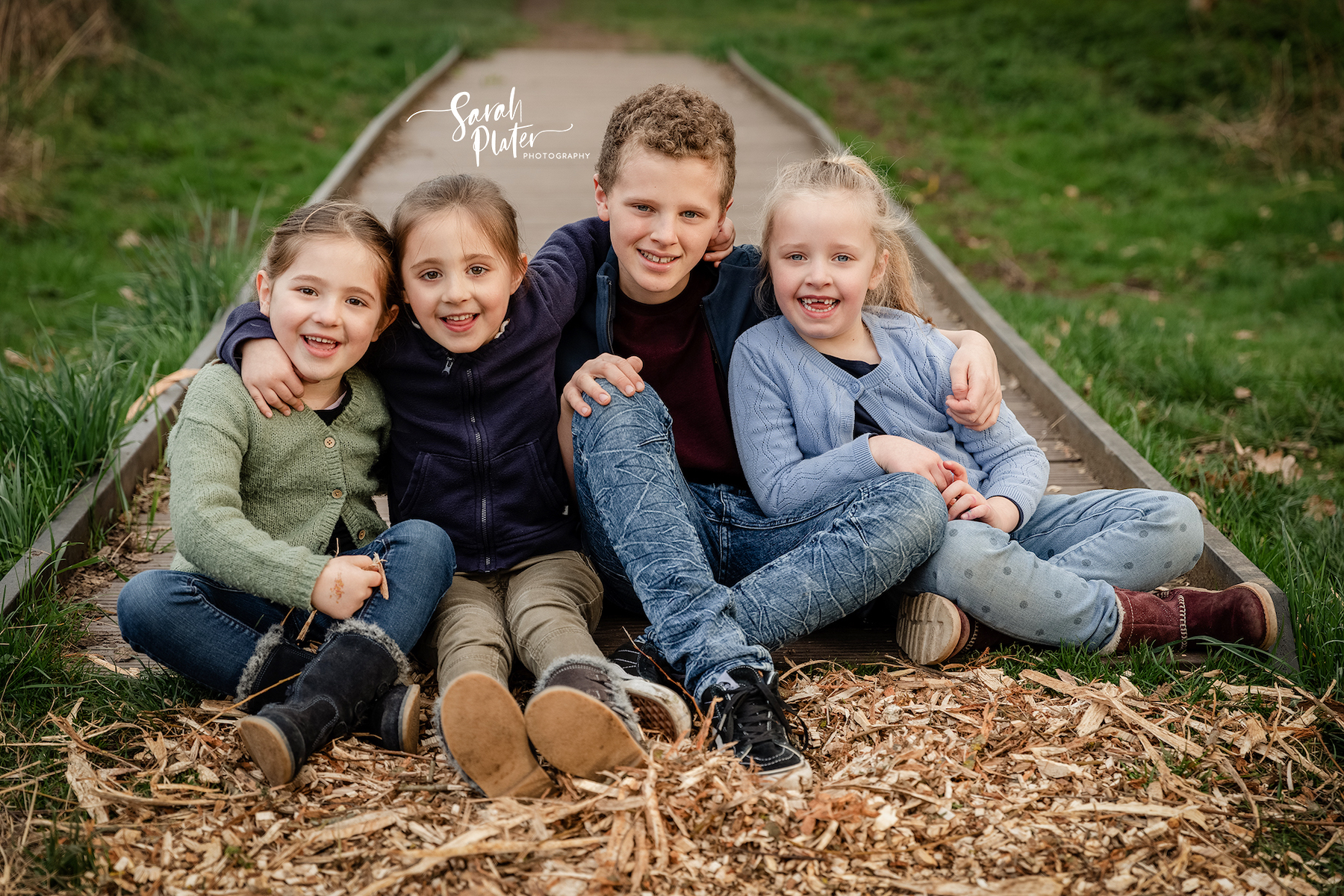 9 Simple Ways To Pose Large Families for Portraits
